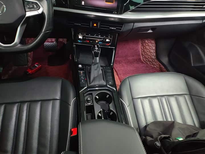 Фото 14 - Volkswagen Passat