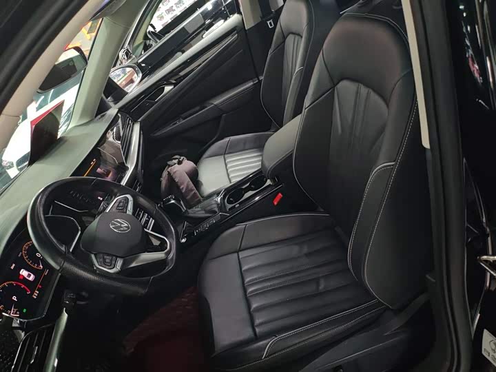 Фото 15 - Volkswagen Passat