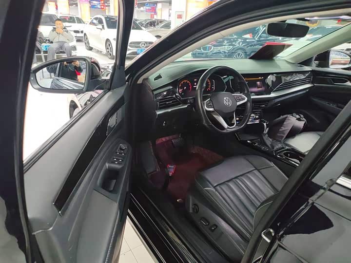 Фото 16 - Volkswagen Passat