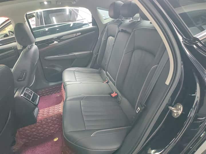 Фото 17 - Volkswagen Passat