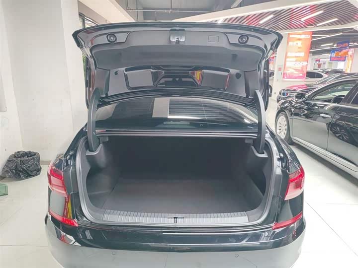 Фото 19 - Volkswagen Passat