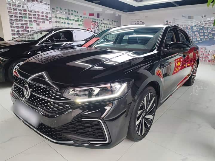 Фото 2 - Volkswagen Passat