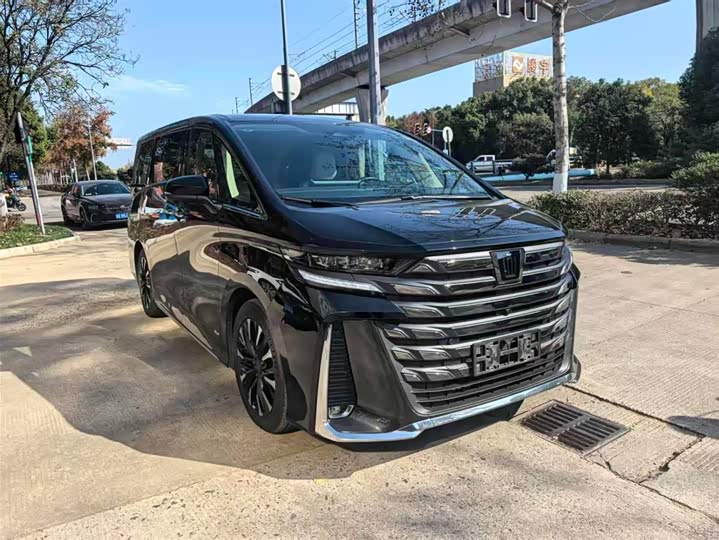 Фото 2 - Toyota Vellfire