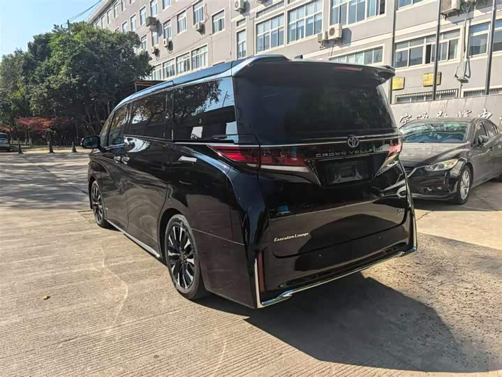 Фото 4 - Toyota Vellfire
