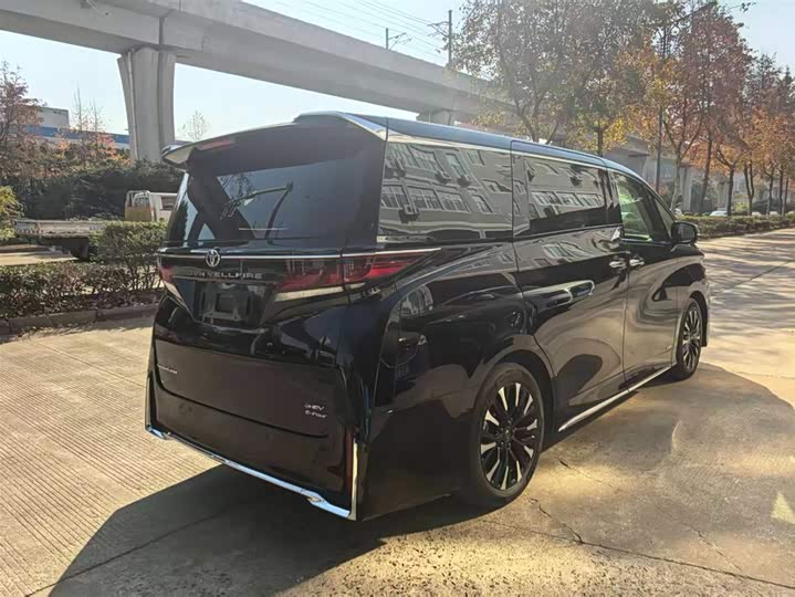 Фото 6 - Toyota Vellfire