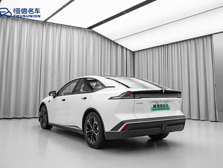 Фото 8 - Changan Deepal SL03