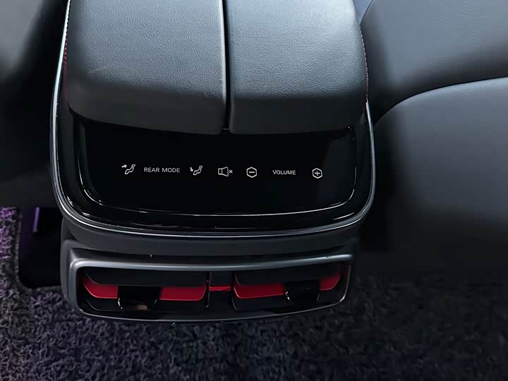 Фото 9 - BAIC Arcfox Alpha S