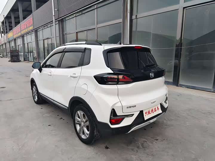 Фото 4 - Changan CS15