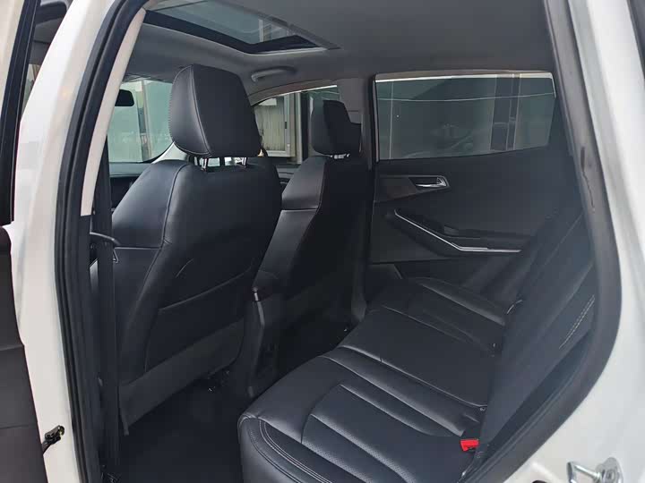 Фото 9 - Changan CS15