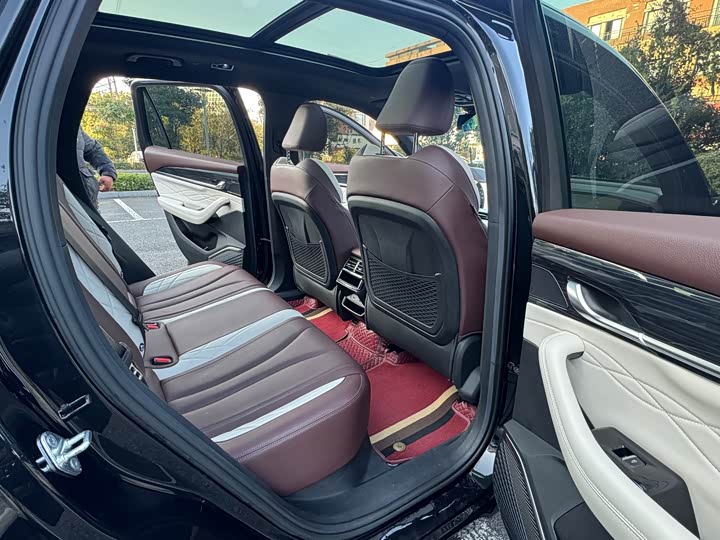 Фото 13 - Geely Monjaro