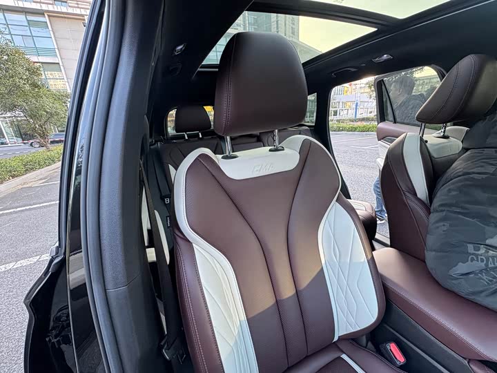 Фото 15 - Geely Monjaro