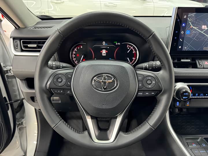 Фото 11 - Toyota RAV4