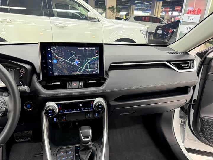 Фото 12 - Toyota RAV4