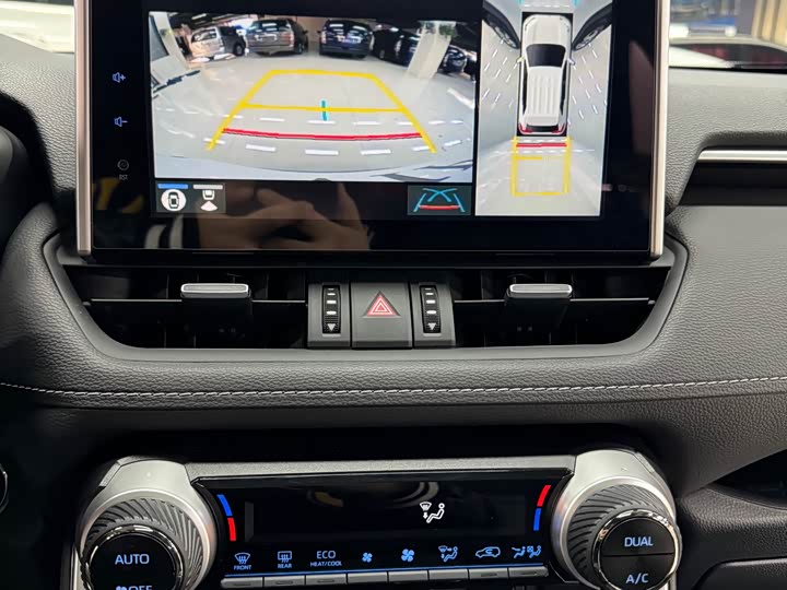 Фото 13 - Toyota RAV4