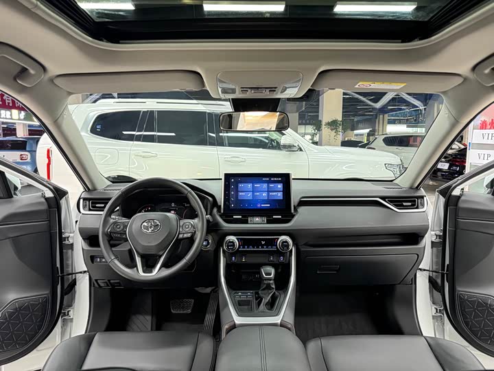 Фото 15 - Toyota RAV4