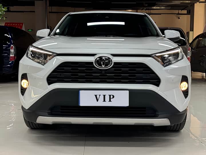 Фото 2 - Toyota RAV4