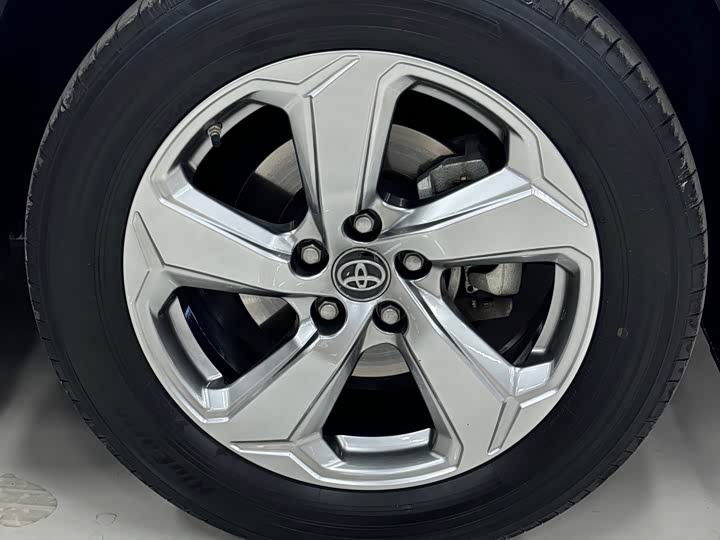 Фото 21 - Toyota RAV4