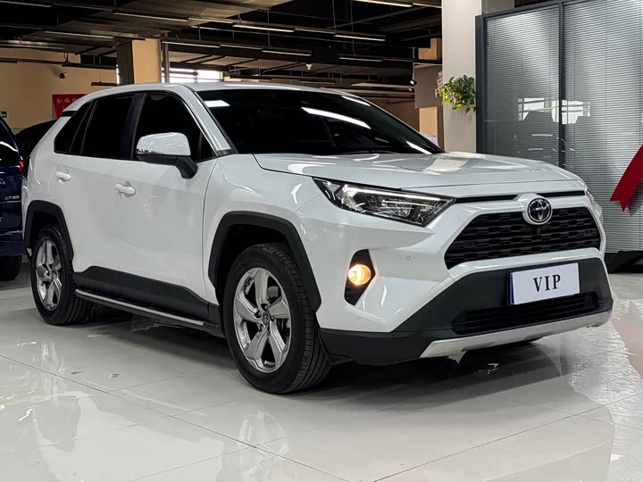 Фото 3 - Toyota RAV4