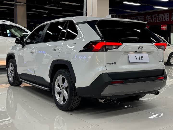 Фото 5 - Toyota RAV4