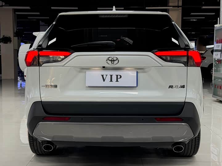 Фото 6 - Toyota RAV4