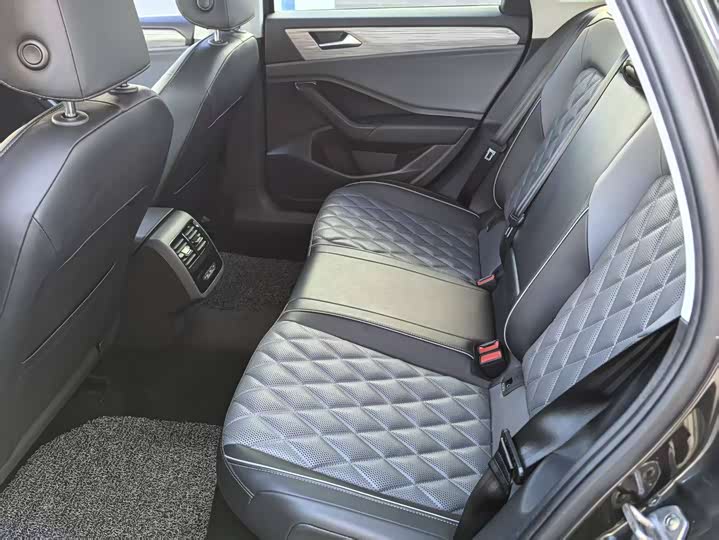 Фото 4 - Volkswagen Sagitar L