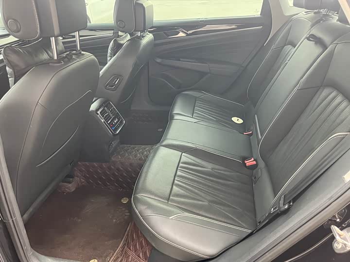 Фото 10 - Volkswagen Passat