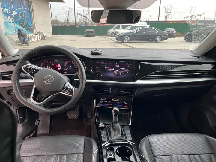 Фото 12 - Volkswagen Passat