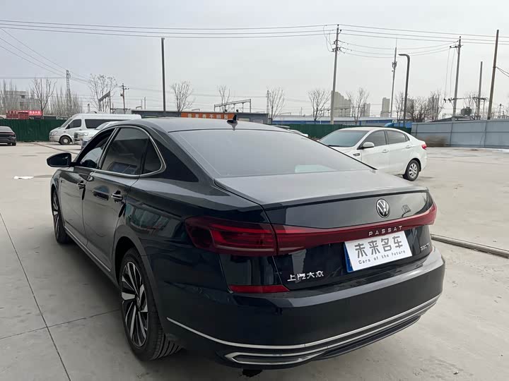 Фото 13 - Volkswagen Passat