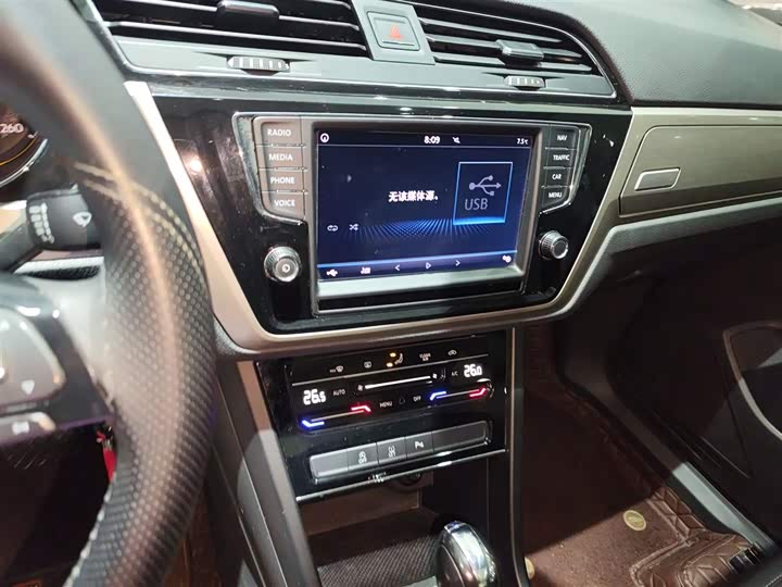 Фото 13 - Volkswagen Touran L