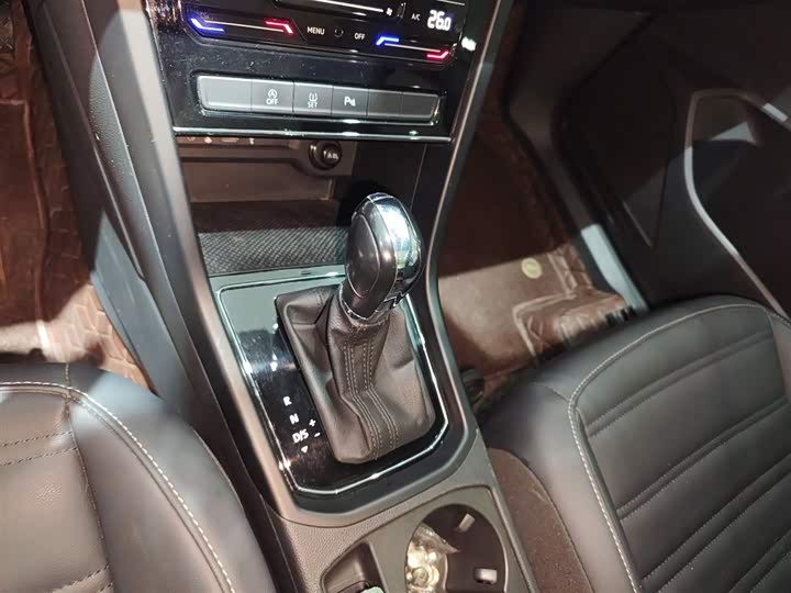 Фото 14 - Volkswagen Touran L