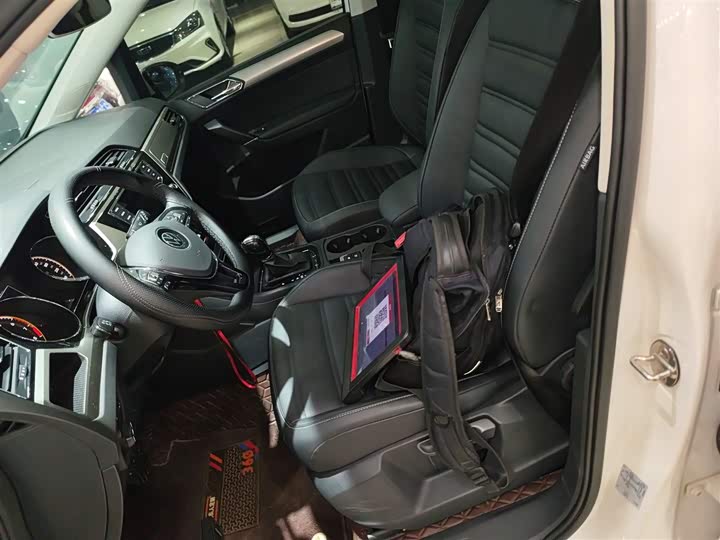 Фото 15 - Volkswagen Touran L