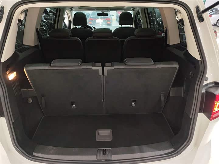 Фото 19 - Volkswagen Touran L