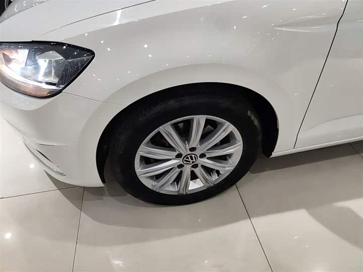 Фото 23 - Volkswagen Touran L