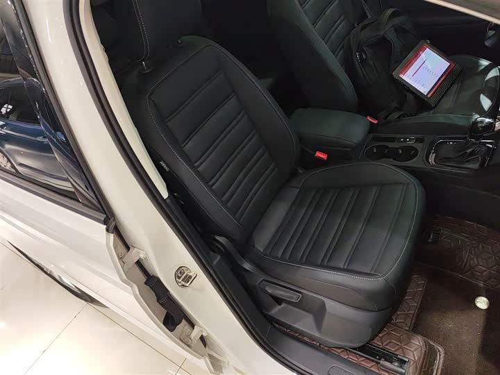 Фото 25 - Volkswagen Touran L