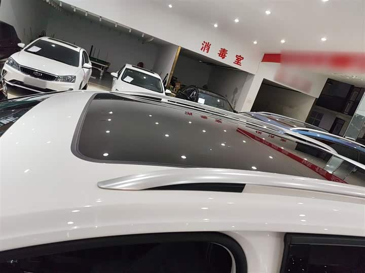 Фото 27 - Volkswagen Touran L