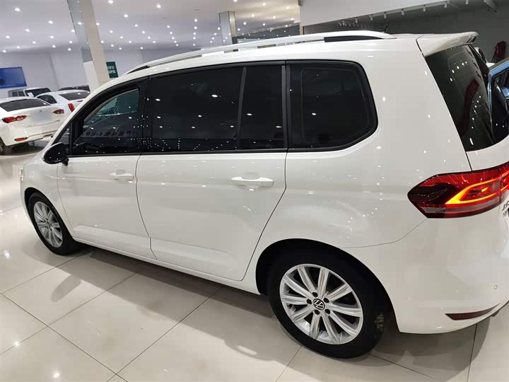 Фото 5 - Volkswagen Touran L