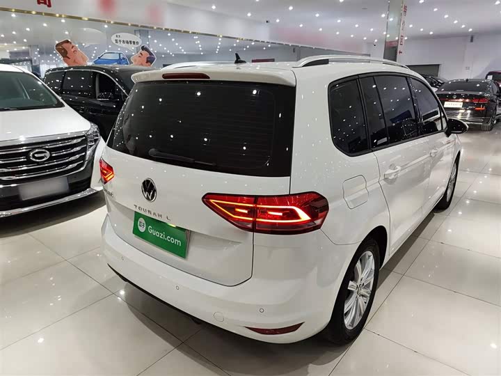 Фото 7 - Volkswagen Touran L