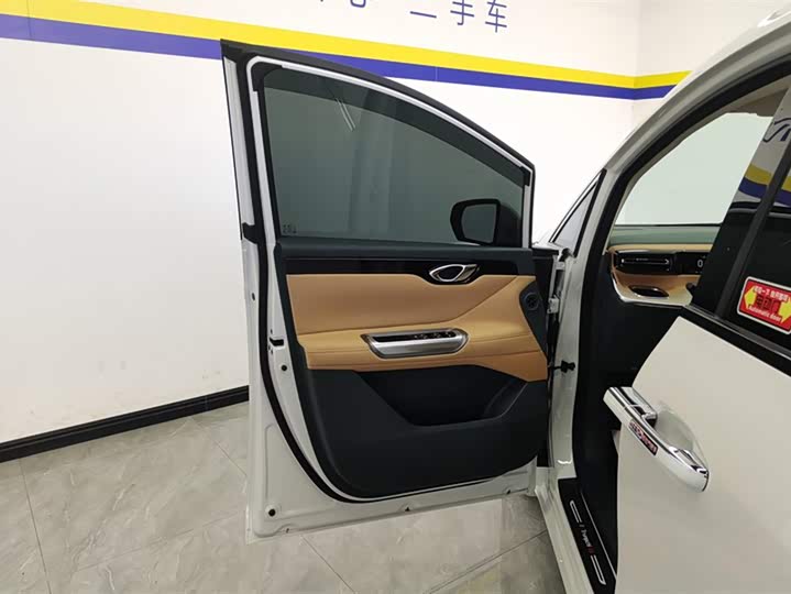 Фото 7 - GAC Trumpchi E8