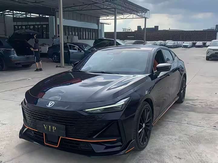 Фото 1 - Changan UNI-V