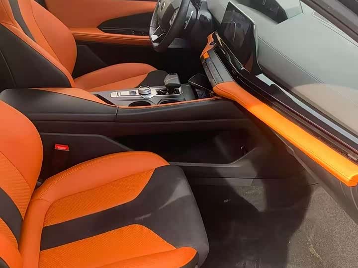 Фото 11 - Changan UNI-V