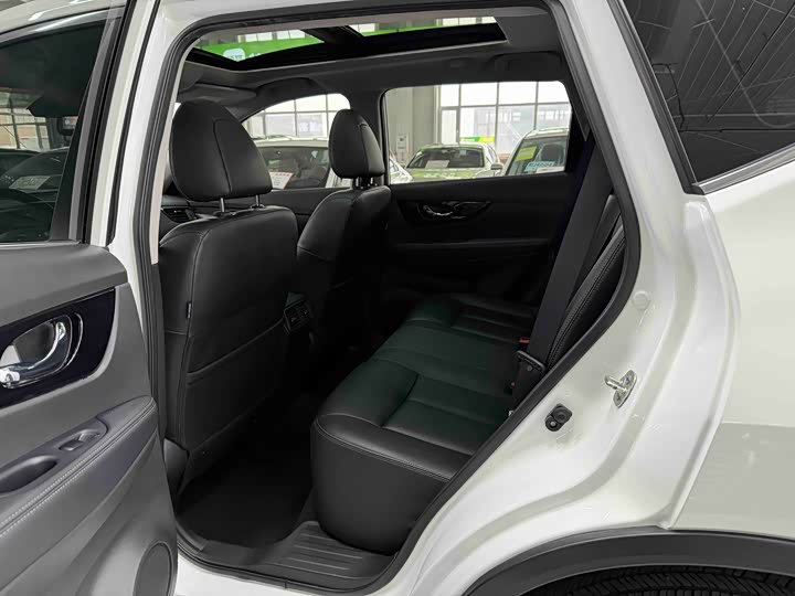 Фото 14 - Nissan X-Trail