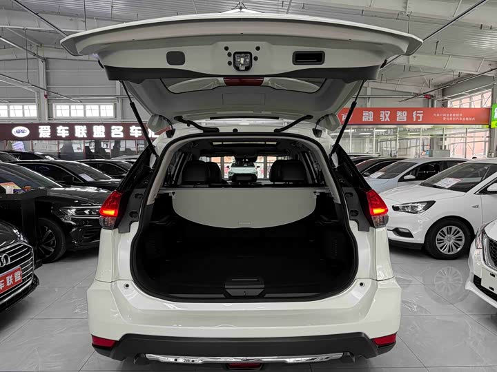 Фото 18 - Nissan X-Trail