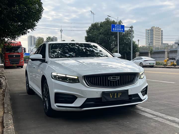 Фото 2 - Geely Preface