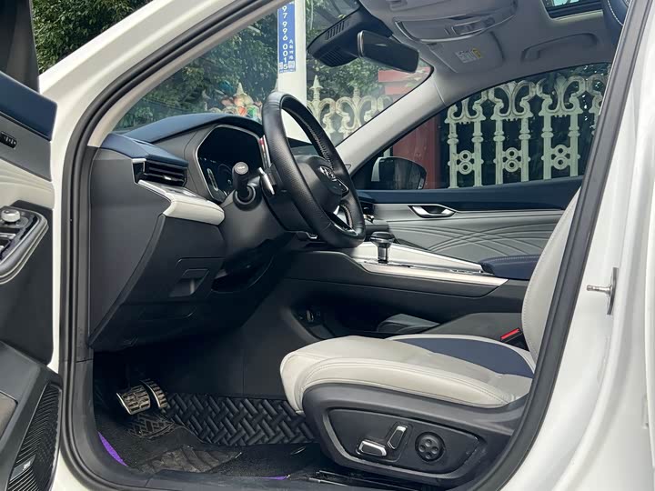 Фото 4 - Geely Preface