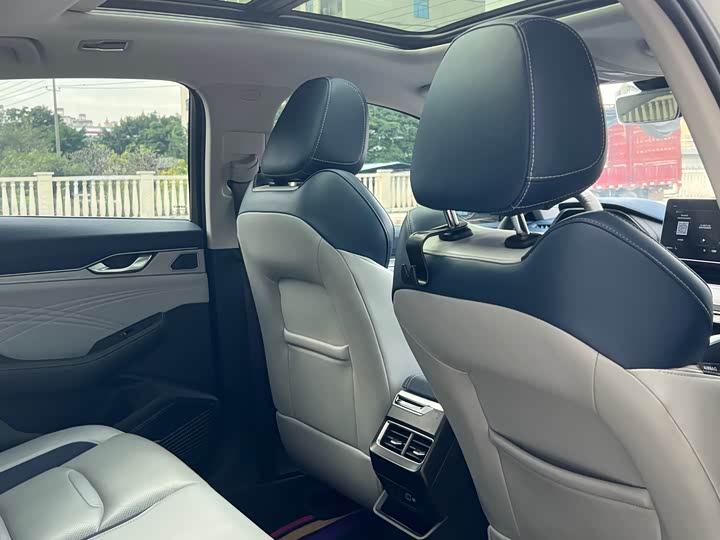 Фото 8 - Geely Preface