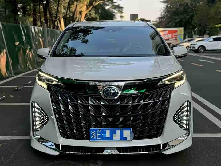 Фото 1 - Toyota Sienna