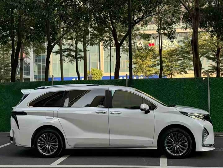 Фото 3 - Toyota Sienna