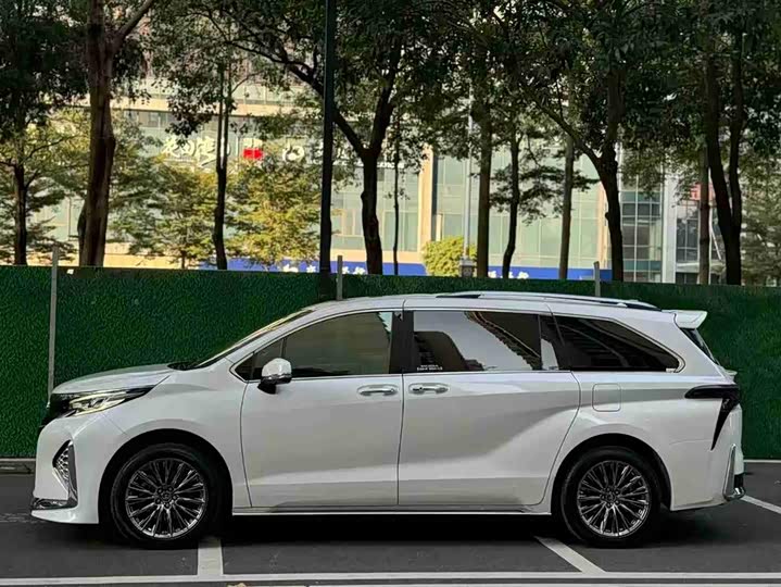 Фото 4 - Toyota Sienna