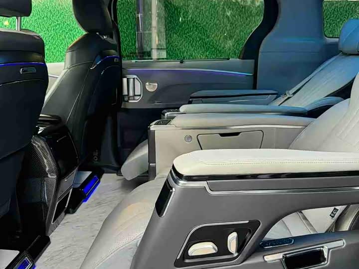 Фото 8 - Toyota Sienna