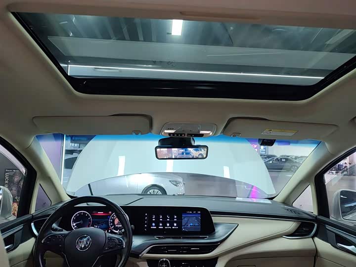 Фото 18 - Buick GL8 ES